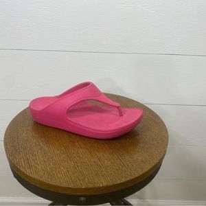 CROCS hot pink platform flip flops 3/48$
